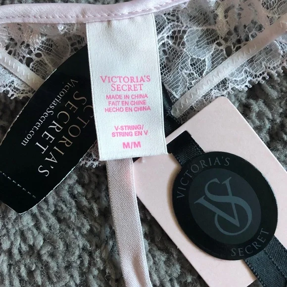 Victoria’s Secret V-String, Size M, New - Picture 8 of 8